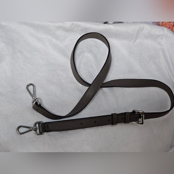 EUC Michael kors Crossbody Strap - Picture 5 of 9